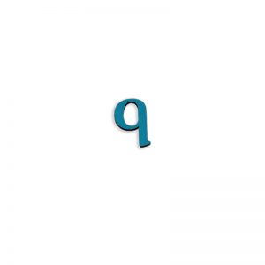 ΞΥΛΙΝΑ ΓΡΑΜΜΑΤΑ ΓΙΑ ΕΚΜΑΘΗΣΗ ΑΛΦΑΒΗΤΟΥ ΜΠΛΕ  (3×2 cm) – q μικρό – q ( Αγγλικό )